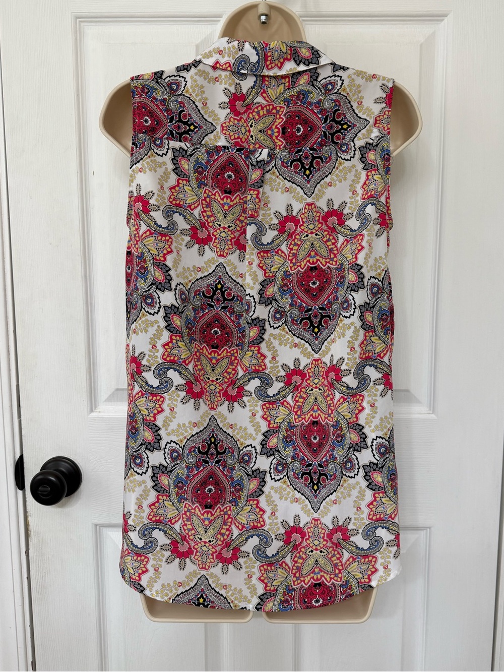 Dana Buchman Paisley Sleeveless Blouse Small Pink Blue Collared Career Top - Picture 3 of 11